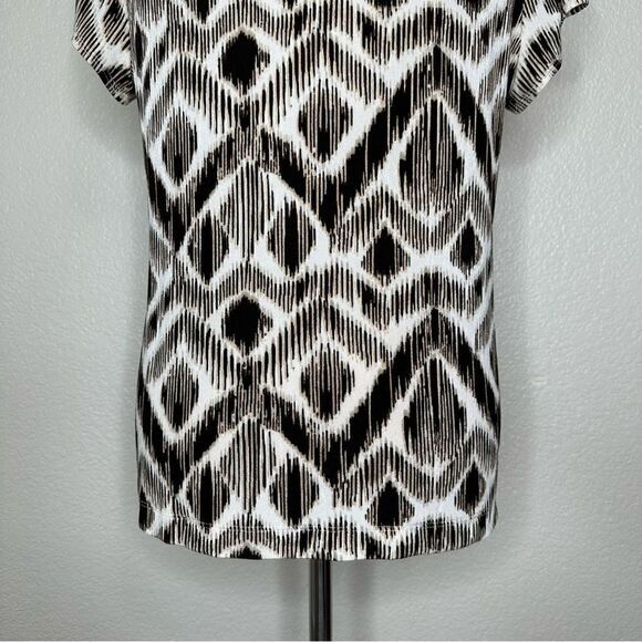 Chico’s Travelers Geometric Metallic Print Scoop Neck Short Sleeves Top - Picture 9 of 13